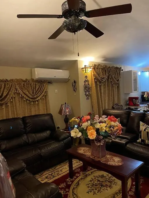 Дом отдыха Cheerful Two-Bedroom 1Bath, Wifi, Air Conditioning. Бухта Монтего Ямайка