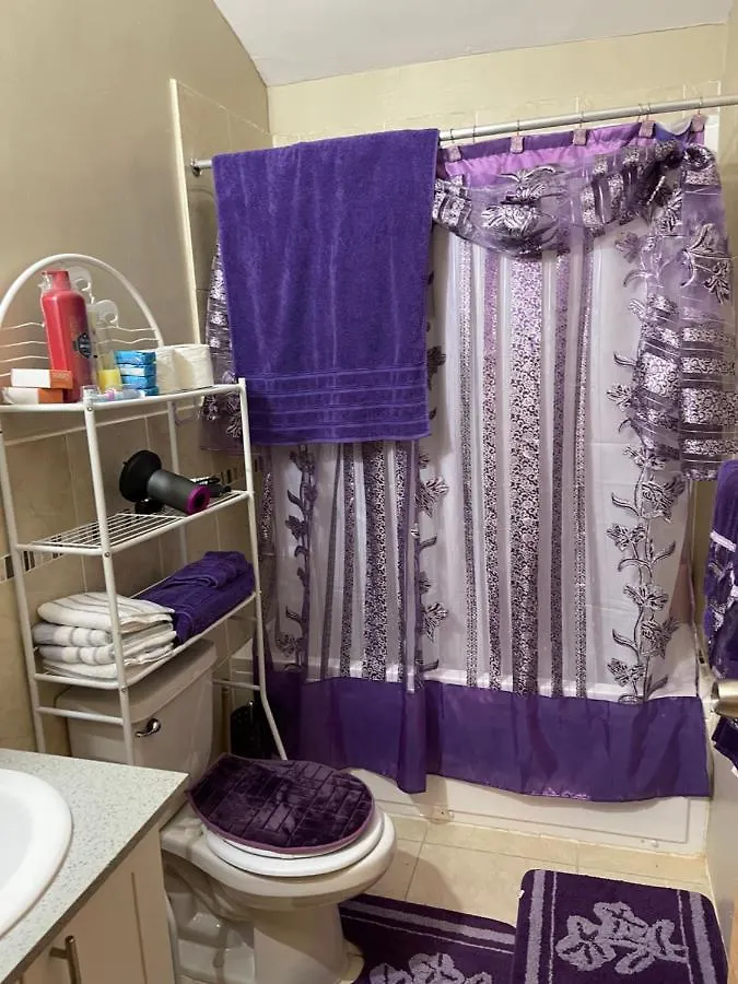 Cheerful Two-Bedroom 1Bath, Wifi, Air Conditioning. Бухта Монтего Дом отдыха