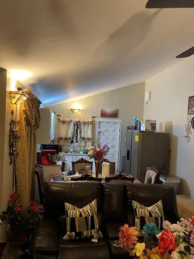 Cheerful Two-Bedroom 1Bath, Wifi, Air Conditioning. Бухта Монтего 0*,  Ямайка